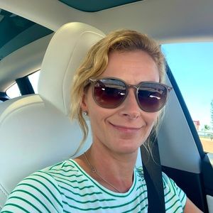 Meet your Posher, Suzanne